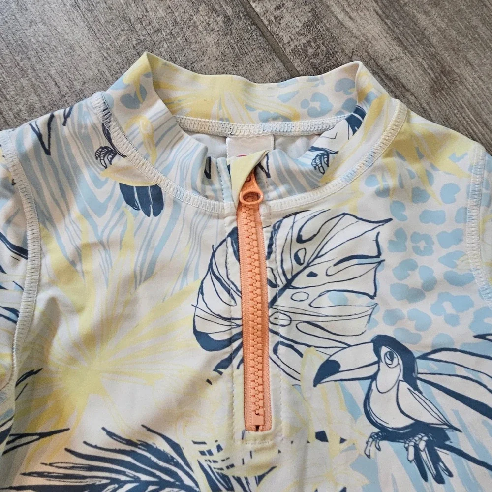 RuffleButts Rash Guard Kids Size 5 Blue‎ Yellow Tropical Toucan Long Sleeve Zip